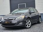 Opel Astra Gps*Cruise*Clim (bj 2011), Auto's, Euro 5, Stof, Gebruikt, Zwart