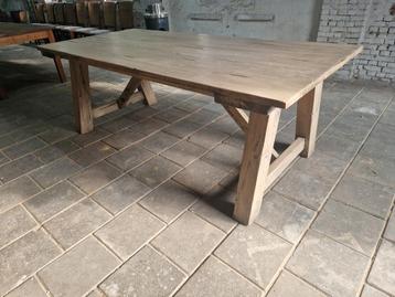 220 cm lange robuuste boerentafel beschikbaar voor biedingen