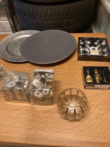 Allerlei kerstspullen nieuw bij zie fotos kan ook per stuk  beschikbaar voor biedingen