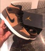 NIKE AIR JORDAN EARTH TONE MAAT 41 MET DOOS ORGINEEL!!!, Kleding | Heren, Schoenen, Bruin, Nieuw, Ophalen of Verzenden, Sneakers