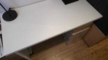 IKEA bureau - wit, hoogte verstelbaar beschikbaar voor biedingen
