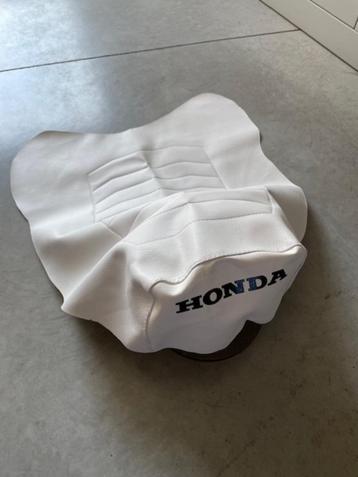 Zadelovertrek oude Honda beschikbaar voor biedingen