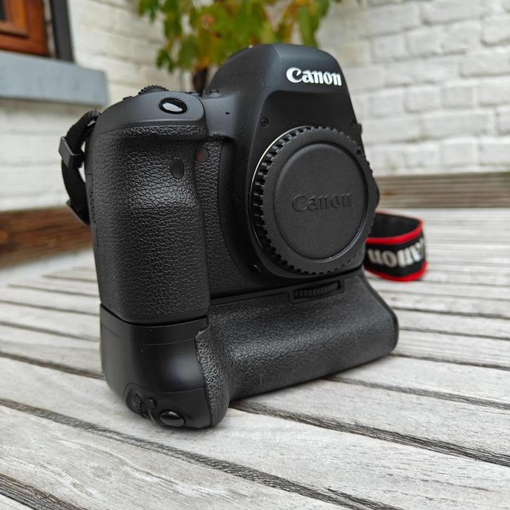 Canon EOS 6D Mark II + grip + Canon EF 24-105, Audio, Tv en Foto, Fotocamera's Digitaal, Zo goed als nieuw, Spiegelreflex, Canon