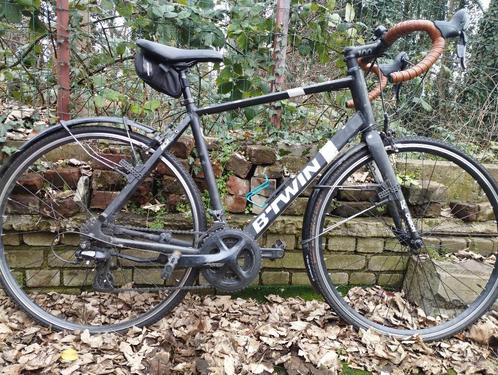 Triban 500 fiets, Fietsen en Brommers, Fietsen | Racefietsen, Gebruikt, Overige merken, Meer dan 20 versnellingen, 28 inch, Carbon