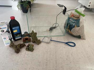 Open aqaurium met extra spullen beschikbaar voor biedingen
