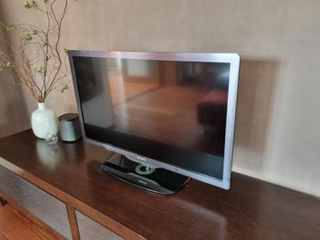 Nette 37 inch Philips kleuren tv beschikbaar voor biedingen