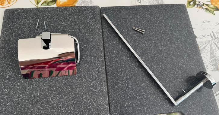 Lot accessoires salle de bain,WC inox (porte papier HACEKA), Huis en Inrichting, Badkamer | Badtextiel en Accessoires, Gebruikt
