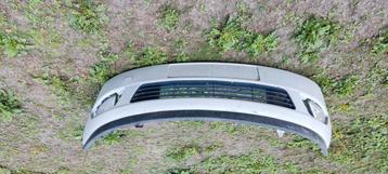 Grijze Ford Fiesta voorbumper beschikbaar voor biedingen