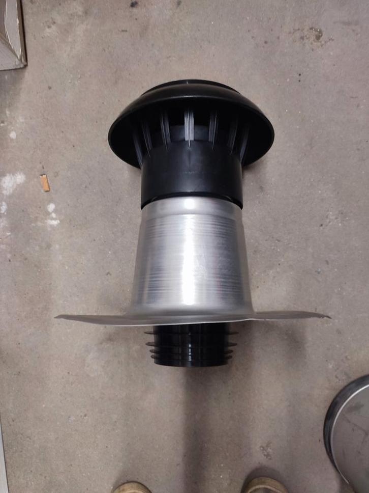 Dakdoorvoer plat dak, Doe-het-zelf en Bouw, Buizen en Afvoer, Zo goed als nieuw, Aluminium, Ophalen