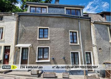 Ruime rijwoning met terras en mooi uitzicht. beschikbaar voor biedingen