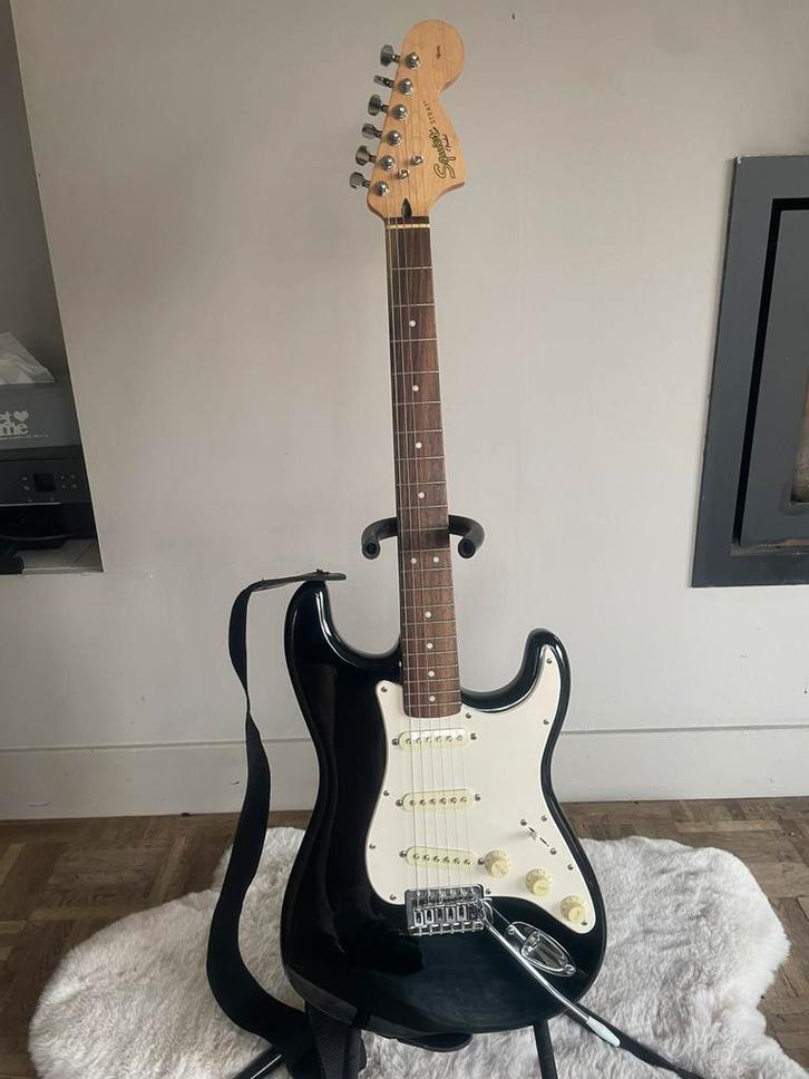 Rechtshandige fender gitaar + gitaarzak + riem, Musique & Instruments, Instruments à corde | Guitares | Électriques, Comme neuf