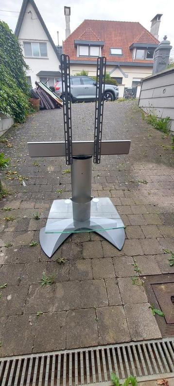 pied de télévision métal et verre  beschikbaar voor biedingen