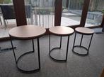 Drie bijzettafels, rond met zwart metalen onderstel, Ophalen, Gebruikt, Rond