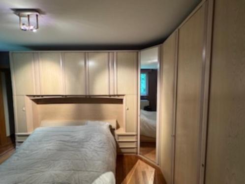Grote slaapkamer met veel kastruimte, Huis en Inrichting, Slaapkamer | Complete slaapkamers, Gebruikt, Tweepersoons, Ophalen