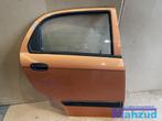 CHEVROLET MATIZ oranje 59U Rechts achter deur slot raam hend, Ophalen, Gebruikt, -, Achter