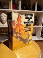 Enterrez mon cœur à Wounded Knee, Enlèvement ou Envoi, Dee Brown