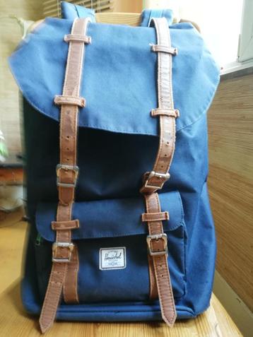 STIJLVOLLE STERKE  RUGZAK + LAPTOPVAK H 50 B 33 D 15 cm   beschikbaar voor biedingen