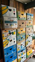 21 bananendozen vol materiaal voor rommelmarkt, Ophalen, Gebruikt