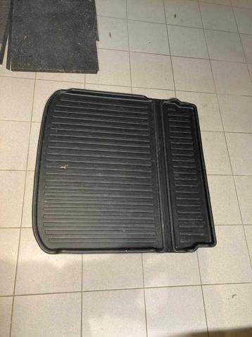 bac de coffre / Tapis de sol pour Renault Arkana disponible aux enchères