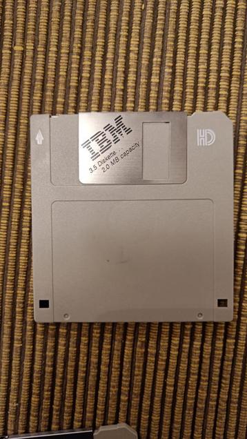 Disquettes IBM 1.44 MB 3.5 pouces HD utilisées. beschikbaar voor biedingen
