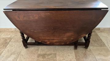 Prachtige opvouwbare eikenhouten tafel beschikbaar voor biedingen