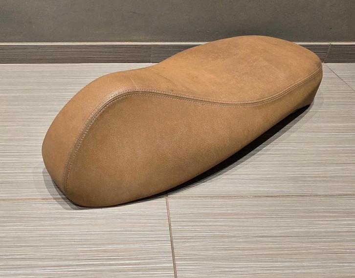Beige zadel Vespa GTS. PERFECTE staat, Motoren, Accessoires | Overige, Nieuw, Ophalen of Verzenden