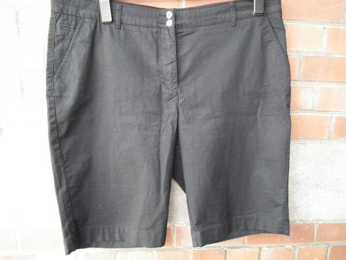 Zwarte shorts voor dames. maat 48/50. (Canada C&A), Kleding | Dames, Broeken en Pantalons, Zo goed als nieuw, Maat 46/48 (XL) of groter