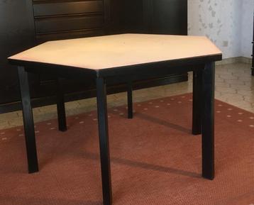 Tafel met existentie voor 6 of 8 personen, wegens verhuis beschikbaar voor biedingen