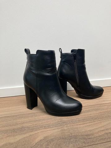 Enkellaarsjes Buffalo maat 36 beschikbaar voor biedingen