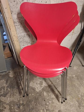 chaises fourmis style Hensen roses beschikbaar voor biedingen