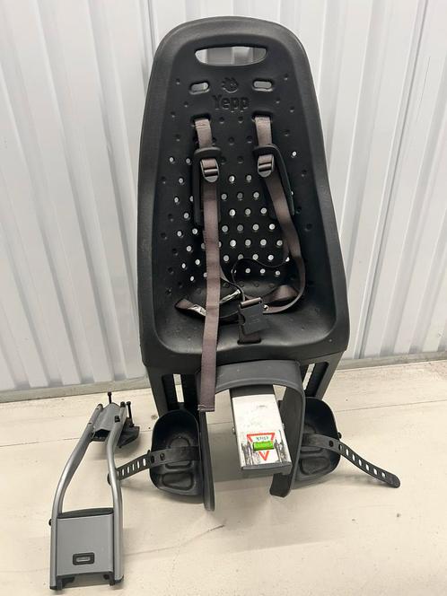 Thule Yepp fietsstoel kind zwart, Fietsen en Brommers, Fietsaccessoires | Fietsstoeltjes, Gebruikt, Achterzitje, 9 t/m 18 kg, Voetsteuntjes