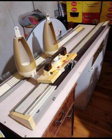  Machine à tricoter Knittax vintage, robuste beschikbaar voor biedingen