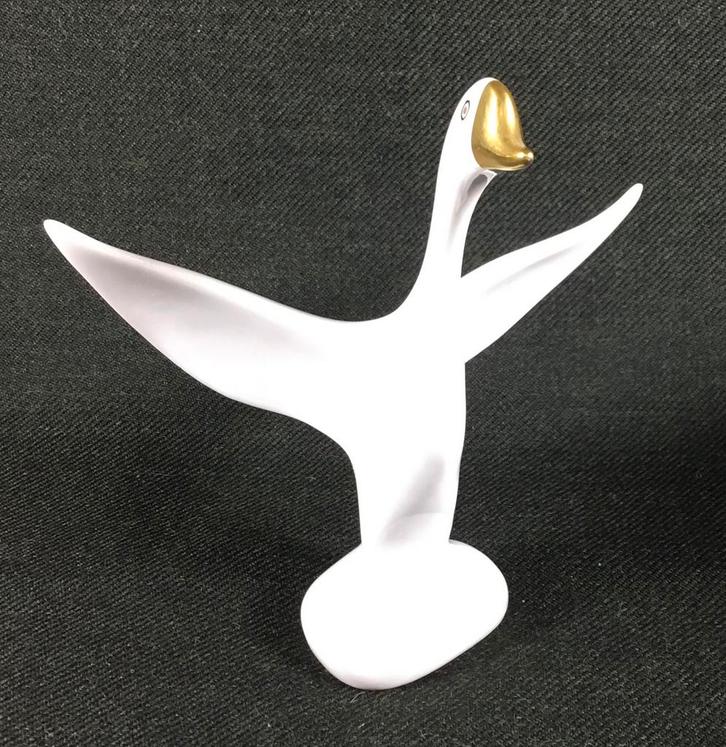 HOLLOHAZA vintage porseleinen beeld opstijgende zwaan, Antiek en Kunst, Kunst | Designobjecten, Ophalen of Verzenden