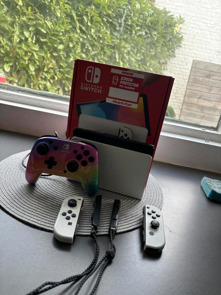 Nintendo Switch OLED R-knop rechter Joy-Con werkt niet goed, Games en Spelcomputers, Spelcomputers | Nintendo Switch, Zo goed als nieuw