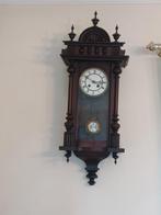 Ancienne horloge en bois, Enlèvement