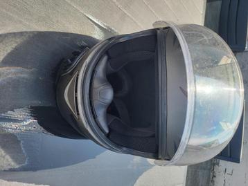 Moter helm beschikbaar voor biedingen