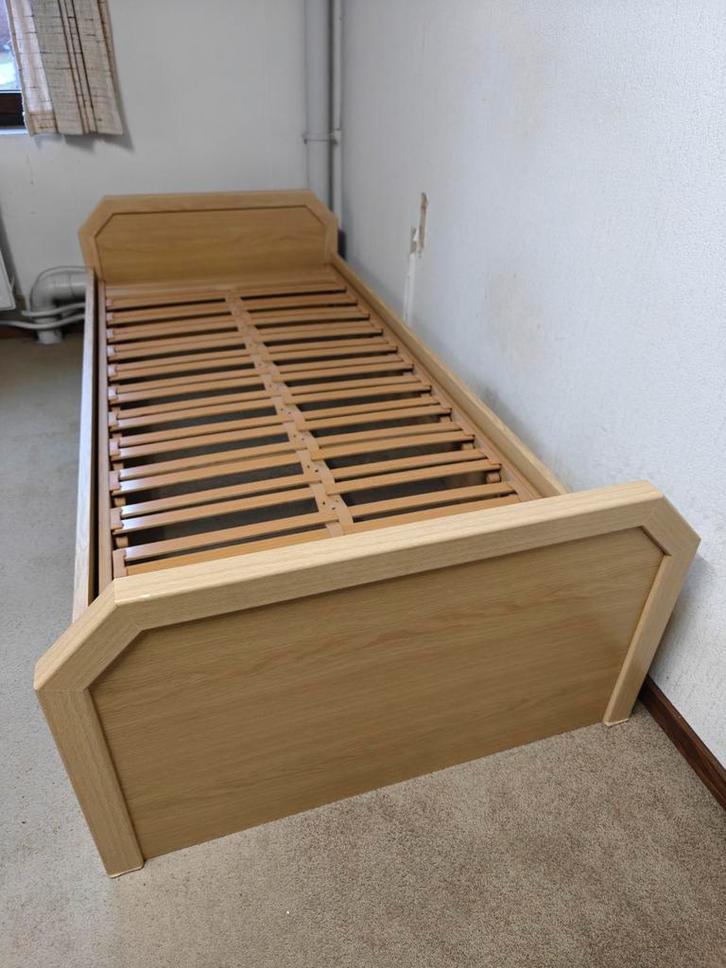 Gratis bed., Huis en Inrichting, Slaapkamer | Bedden, Ophalen