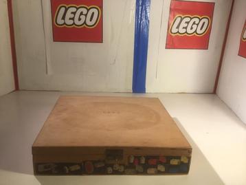 Vintage Lego kistje  beschikbaar voor biedingen