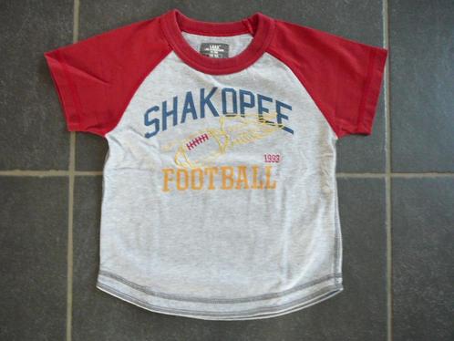 grijs-bordeaux T-shirt met football, Kinderen en Baby's, Kinderkleding | Maat 104, Zo goed als nieuw, Jongen, Shirt of Longsleeve