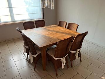 tafel met bijpassende stoelen beschikbaar voor biedingen
