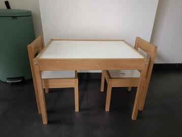 Ikea Kinder tafel met twee stoelen 