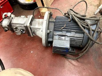 elektromotor  met olie pomp, Doe-het-zelf en Bouw, Ophalen, Zo goed als nieuw, IJzer