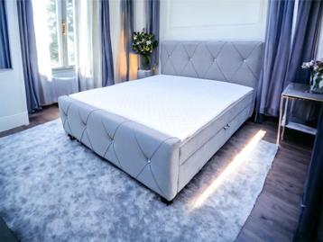 Boxspringbed /continentaal bed /slaapkamerbed met bedladen disponible aux enchères