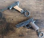Diverse - Sleutelhangers - klappistooltjes - 2 stuks, Ophalen of Verzenden, Zo goed als nieuw, Overige typen