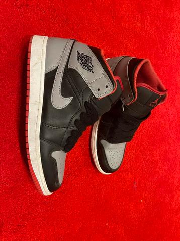 Nike Jordan 1 Mid/High   Maat 41/42 beschikbaar voor biedingen