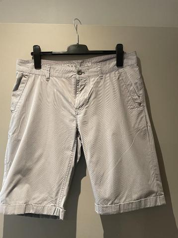Lichtgrijze short MEXX W33 beschikbaar voor biedingen