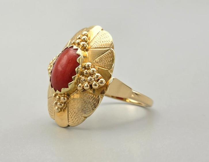 Bague ancienne en or avec corail rouge. 2025/544., Bijoux, Sacs & Beauté, Bagues, Comme neuf, Femme ou Homme, 18 à 19, Rouge, Or
