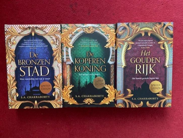 S.A.CHAKRABORTY DAEVABAD DE COMPLETE TRILOGIE IN ZEER GOEDE, Boeken, Fantasy, Ophalen of Verzenden