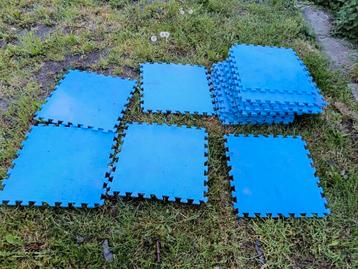 Dalles de piscine en mousse beschikbaar voor biedingen