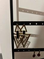 Goud met zwarte oorbellen, Handtassen en Accessoires, Oorbellen, Overige materialen, Hangers, Ophalen of Verzenden, Zo goed als nieuw